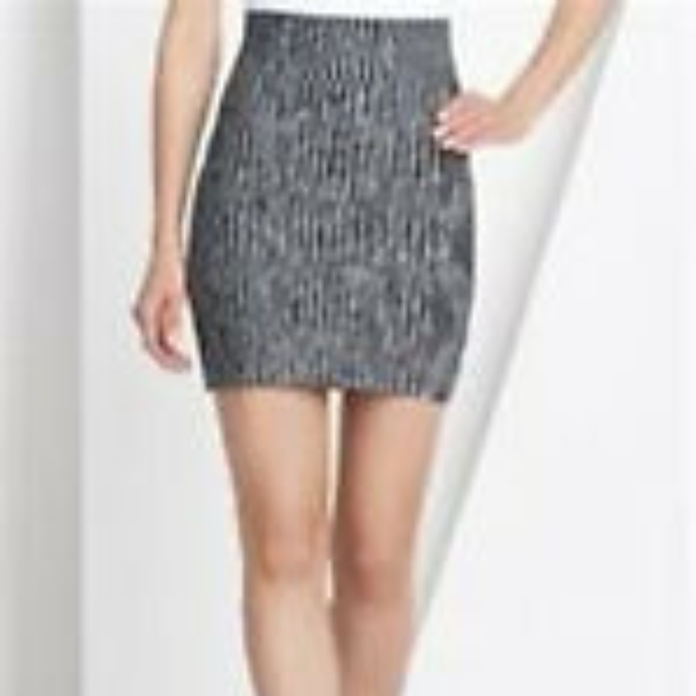 BCBGmaxazria mini sexy skirt women's size XS (U12)